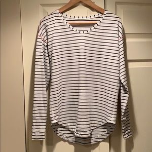 Lululemon long sleeve scoop neck shirt